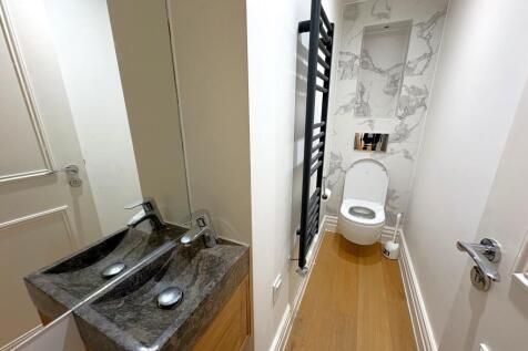 Cloakroom/wc
