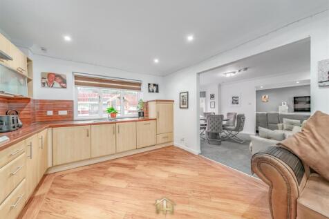 136 WILLIAM FITZGERALD WAY DUNDEE 151225 EDIT (17 