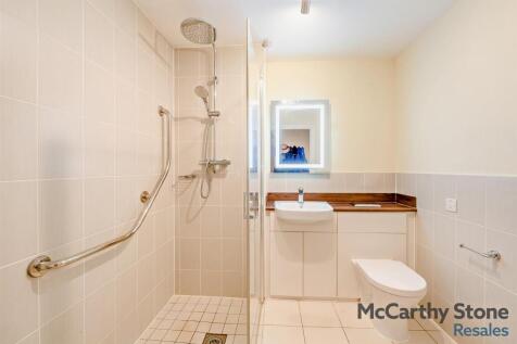 Shower Room: