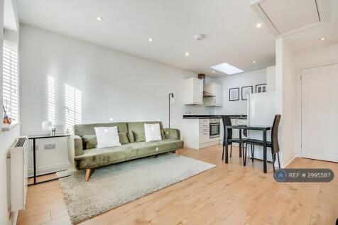 Lounge/ Kitchen