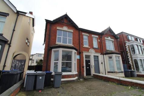 Studio flat on Flat 5, 100 Reads Avenue, Blackpool, £400/mo