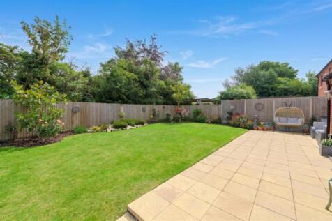 8 Poplar Close, Overseal