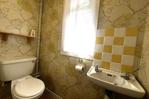 Cloakroom/wc