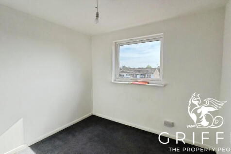 Coronation Avenue, East Tilbury, RM18 photo 4