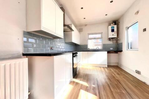 FITTED KITCHEN