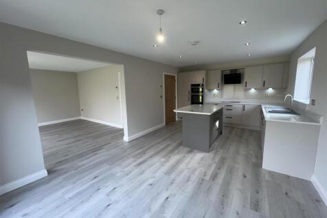 2 - Kitchen.jpg