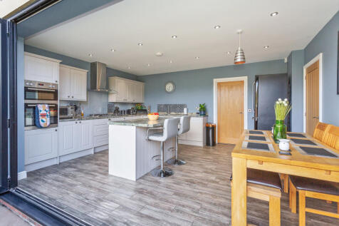 kitchen/dining room c