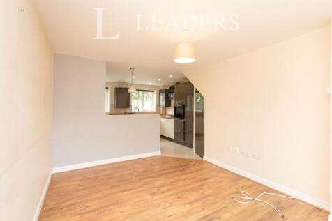 Chantry Mews, RG22 photo 5