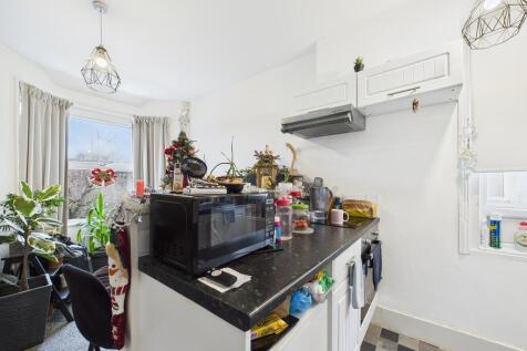 CAM04693G0-PR0067...