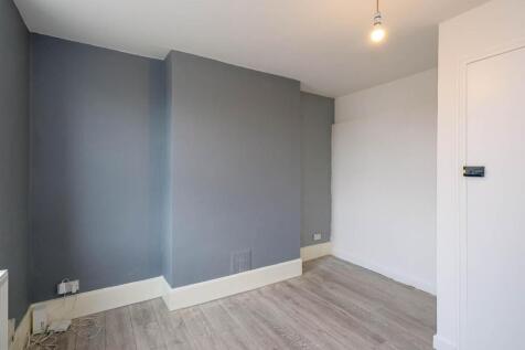 65 Woodford Road-3.jpg