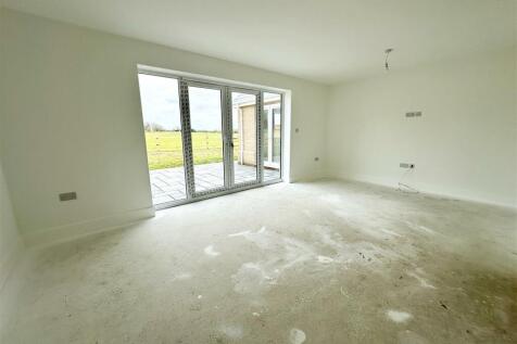 lounge with rear aspect.JPEG