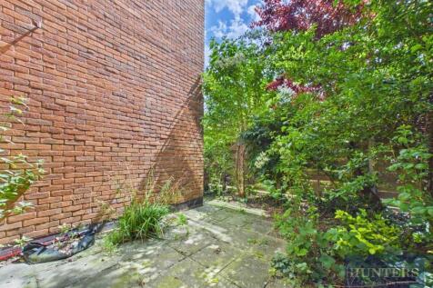 CAM02975G0-PR0211-STILL015.jpg