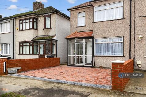 Front Garden/ Private Parking 