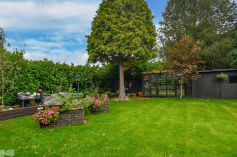 11 Waverly Gardens-14.jpg