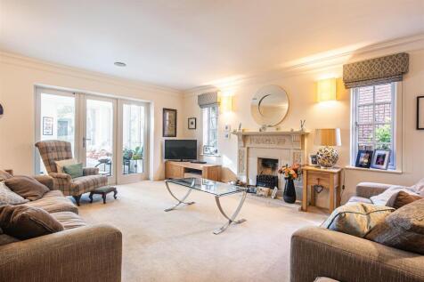 7 bed, 4 bath Detached in Sheffield - Photo 8
