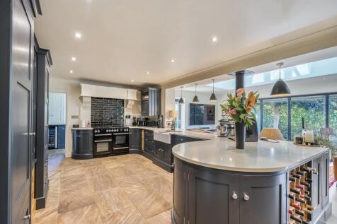 kitchen 2.jpg