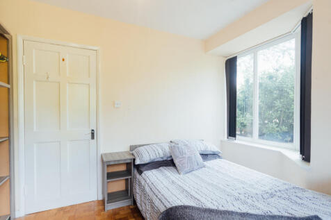 Holywell Drive, Loughborough photo 3