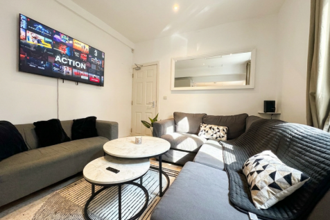 Derby Grove - Copy, Lenton, East Midlands, NG7 photo 3