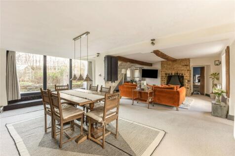 Sitting/Dining Room