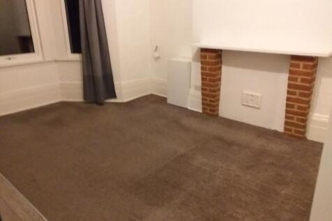 London Road, Camberley photo 4
