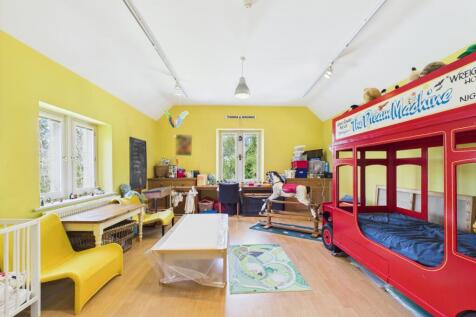 CAM04201G0-PR0078-STILL036