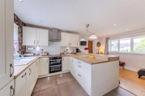 51 Delamere Park Way West-001.jpg