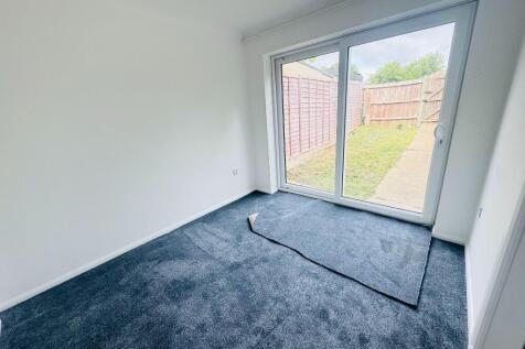 Fenwick Road, Houghton Regis, Central Bedfordshire photo 4