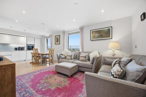 Living/Dining Area