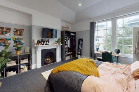 4-bed flat on Alma Vale Road, Bristol, BS8, £4,300/mo