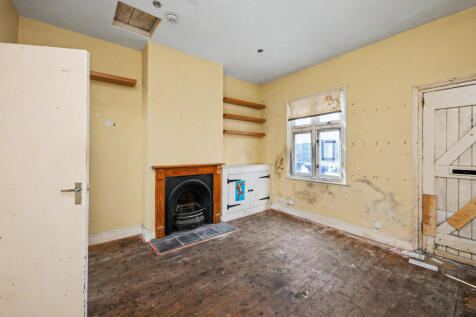 4 The Alms Houses, Queens Road, Royston SG8 7AP