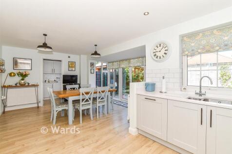 Kitchen/ Dining Room
