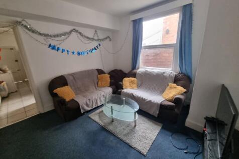 13 St Mary's Crescent photo 3