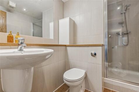 2 bed, 2 bath Apartment in cardiff - Photo 11