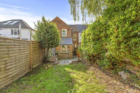 27 Pinions Road, HP13 7AS-12.jpg