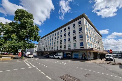 2-bed flat on 38 The Space, Clarendon Avenue, Leamington Spa, £2,000/mo