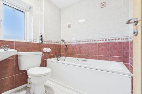 Plaistow Close, Stanford-Le-Hope, SS17 photo 4