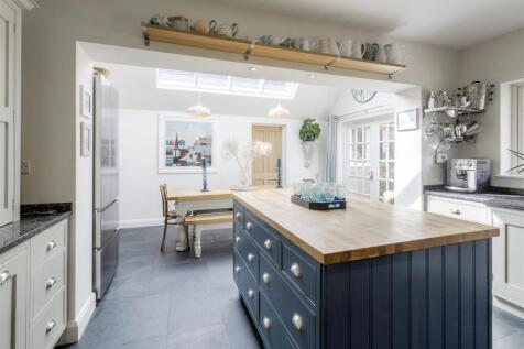 1 Knowle Hill, Hurley