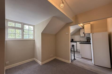 Milverton Crescent, Leamington Spa, Warwickshire photo 3