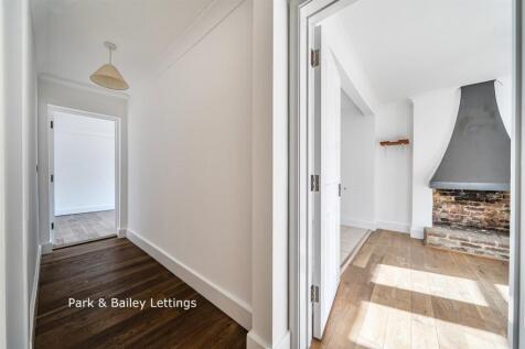 1 bedroom Ground Floor Flat in Horley photo 3
