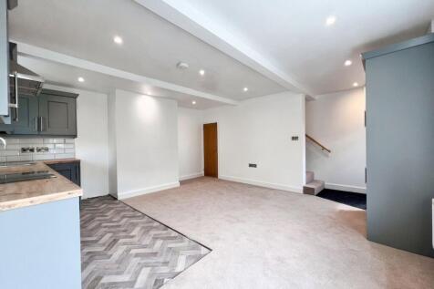 Shop Lane, Huddersfield, HD5 photo 5