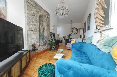 Lounge/Dining Area &amp; Kitchen