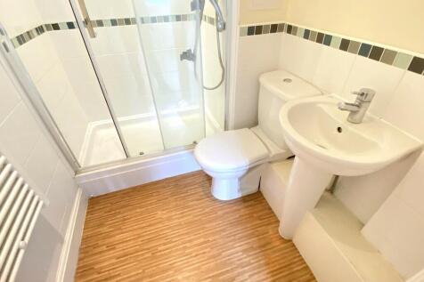 En suite shower r...