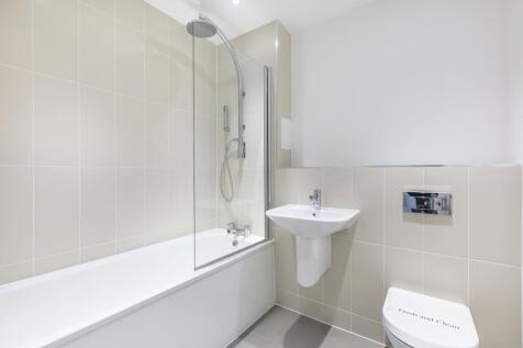 Lucienne-Bathroom