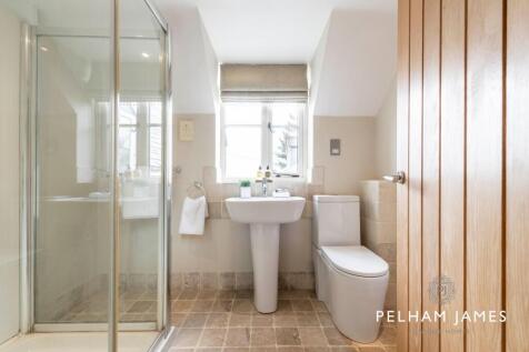 En Suite, Corner Barns, Cold Overton