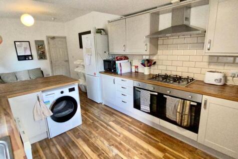 Kitchen &amp; Lounge (Communal)