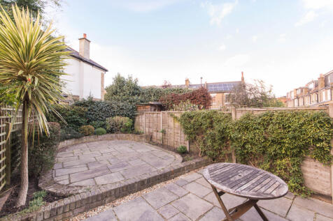 1-bed flat on St Albans Avenue, Chiswick, W4, £2,200/mo