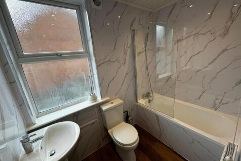 Bathroom 2.jpeg