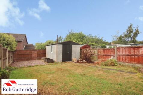 ENCLOSED REAR GARDEN