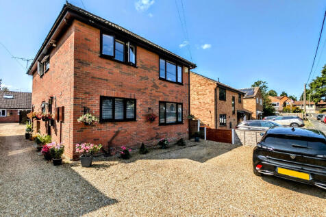 Bordon, GU35 - property photo
