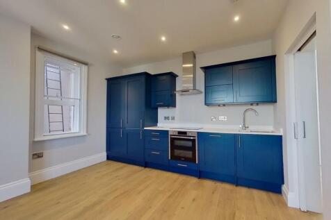 Queens Drive, Malvern, Worcestershire, WR14 4RE photo 4